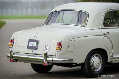 Mercedes-Benz 220 S (W180), 1958