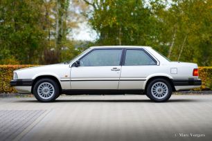 Volvo_780_Bertone_1987_Silver_Argent_Silber_Zilvergrijs_Metallic_782_02.jpg