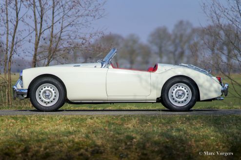 MG MGA Twin-Cam roadster, 1958