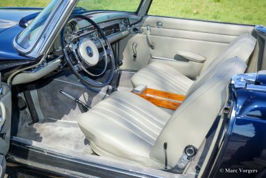 Mercedes-Benz 230 SL 