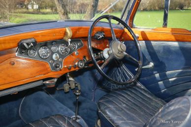 Rover 14 HP Streamline saloon, 1935