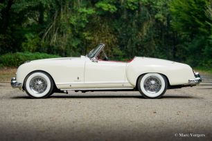 Nash-Healey-Pininfarina-Roadster-1953-Creme-White-02.jpg