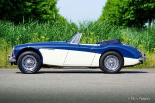 Austin-Healey-3000-Mk3-MkIII-Phase-2-1967-Basilica-Blue-Creme-White-02.jpg