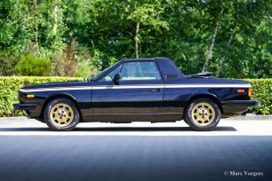 Lancia-Beta-2000-Spider-Zagato-1981-John-Player-Special-Black-Gold-02.jpg