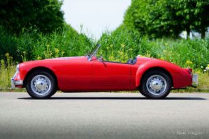MG-MGA-1500-Roadster-Orient-Red-Rouge-Rot-02.jpg