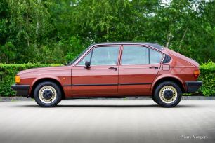 Alfa-Romeo-Alfasud-1500-Valentino-1982-Bronzo-AR-848-02.jpg