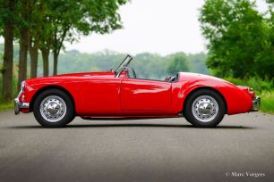 MG-MGA-1600-Roadster-1960-Orient-Red-Rouge-Rot-02.jpg