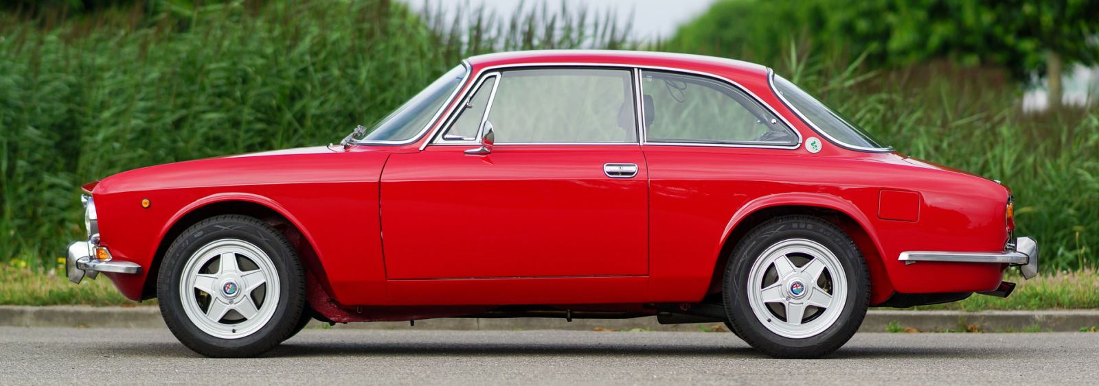 Alfa Romeo Giulia Gtv 00 1972 Classicargarage De