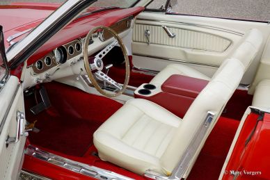 Ford Mustang convertible, 1965