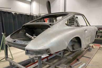 Porsche 911 2.0 SWB 1968 body restoration