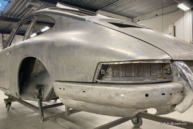 Porsche 911 2.0 SWB 1968 body restoration