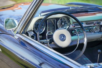 Mercedes-Benz 230 SL 