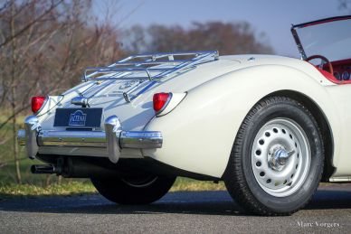 MG MGA Twin-Cam roadster, 1958