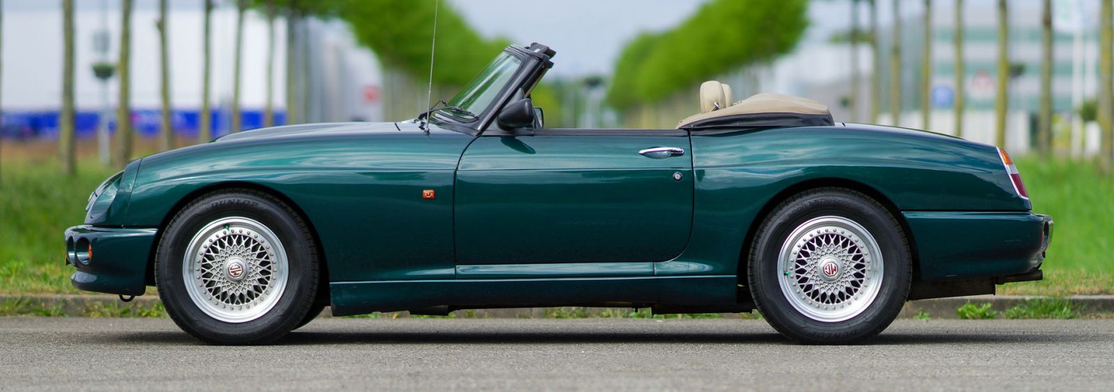 MG RV8 1995